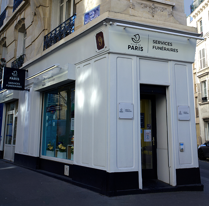 pompes funèbres à côté de la mairie du 17e arrondissement, à proximité des métros Rome et place de Clichy