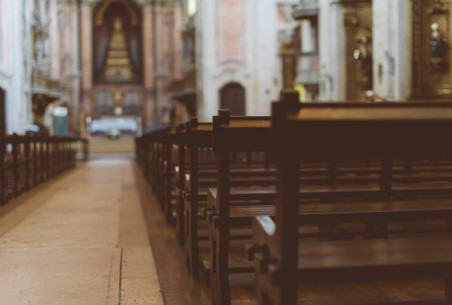 cérémonie funéraire catholique à l’église